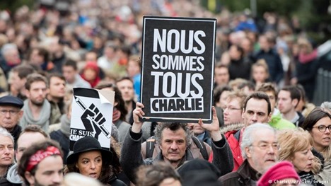 Во Франции на демонстрации против терроризма вышли сотни тысяч людей