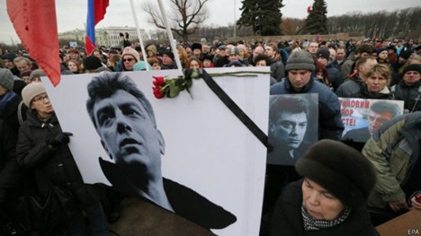Тысячи россиян маршем почтили память Бориса Немцова