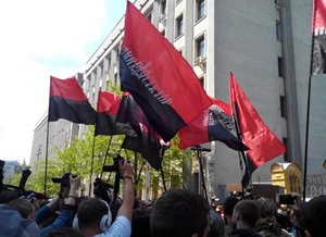 "Правый сектор" проводит возле Администрации президента "предупредительный митинг"