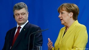Порошенко сообщил Меркель об эскалации ситуации на Донбассе