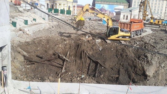 В Киеве разрушили найденную недавно древнюю улицу