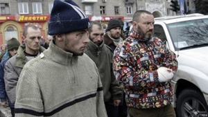16 военных освободили из плена - Порошенко