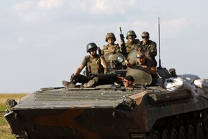Под Торезом боевики “ДНР” сконцентрировали десятки танков и «Градов»