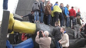 Донецкая ОГА: Памятник Ленину в Краматорске снесен незаконно