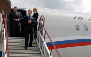МИД Украины требует от РФ объяснить поездку Медведева в украинский Крым