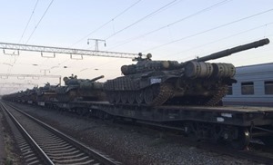 СМИ у границы Украины «засекли» колонну российских танков