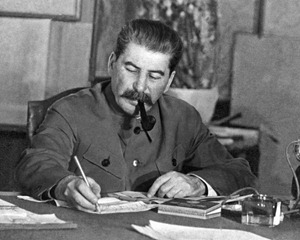 В России священник отслужил «службу» с иконой Сталина