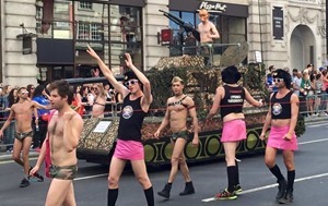 Обнаженный клон Путина стал звездой гей-парада в Лондоне