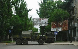 В Донецке военный «Урал» протаранил легковушку гражданских