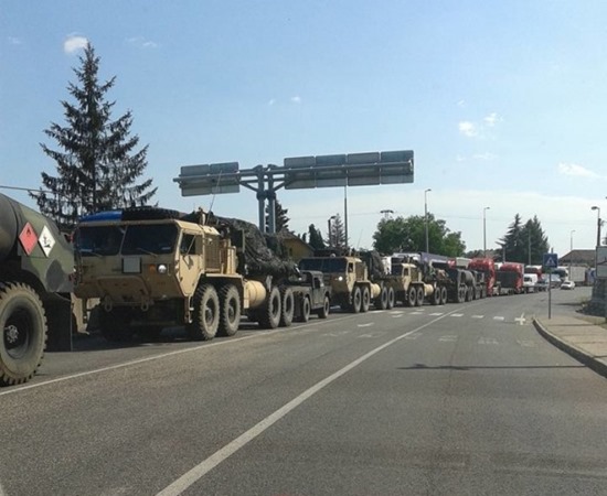 В Венгрии на границе с Украиной заметили колонну военной техники