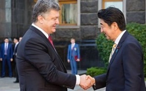 Порошенко с Премьером Японии согласовывают позиции перед саммитом G7