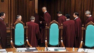 Порошенко анонсировал увольнение 300 судей после их проверки ВСЮ