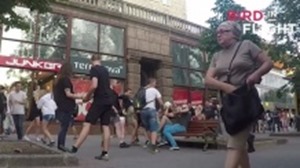 В Киеве на скрытую камеру сняли, как люди реагируют на геев
