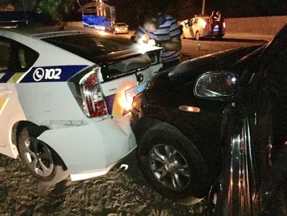 Киевлянин на чужой машине во время погони разбил два авто полиции