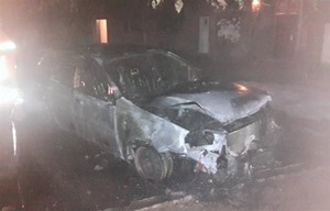 СМИ: Минувшей ночью в Ужгороде сгорел автомобиль областного прокурора 