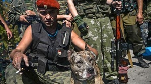 В “ДНР” ходят толпы людей в полной боевой экипировке с собаками