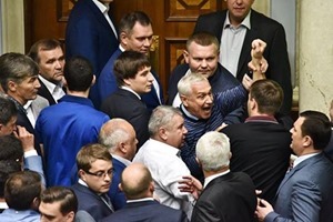 Парасюк подрался с Насировым после голосования по децентрализации