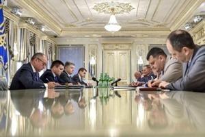 Порошенко требует от ЛНР и ДНР отказаться от псевдовыборов