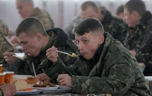 Порошенко разрешил бойцам продолжать службу в ВСУ после демобилизации