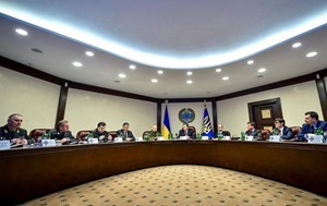 Яценюк: Порошенко экстренно созвал военный кабинет СНБО