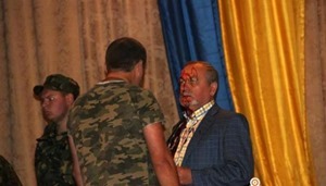 На Львовщине «Правый сектор» облил кровью экс-спикера Кучмы