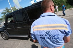 В Киеве снесут больше 100 незаконных парковок