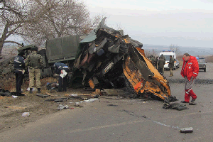 В результате ДТП на Луганщине с участием военного грузовика погибли двое, еще 8 ранены