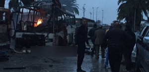 В Тунисе террорист-смертник взорвал автобус с охраной президента, 12 погибших 