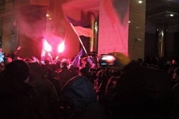 Активисты пытались взять штурмом офис компании Ахметова