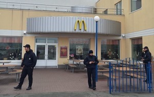 Mc’Donalds возобновил работу 10 ресторанов в Киеве после «минирования»