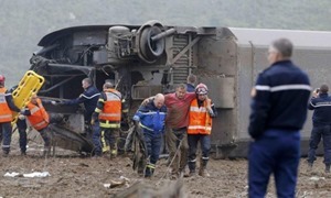 Количество жертв в результате аварии поезда во Франции возросла до 10