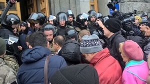 В Харькове митинг: горсовет оцепили силовики