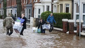 На севере Англии объявили эвакуацию, эвакуируют сотни людей