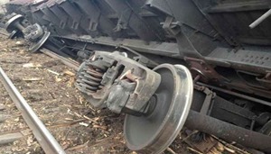 В Австралии поезд с 26 цистернами серной кислоты сошел с рельсов, есть пострадавшие 