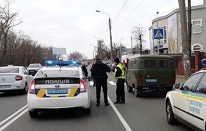 В Киеве полиция со стрельбой задержала пьяную женщину-водителя, которая сбила пешехода