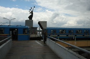 В Киеве в час пик остановилась «красная» ветка метро