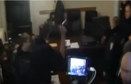Появилось видео, как Парасюк бросает стаканы в прокуроров