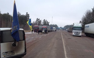 В Житомирской области автомайдан тоже блокирует российские фуры