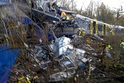 Число жертв лобового столкновения поездов в Германии выросло вдвое