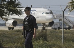 Захват самолёта EgyptAir: угонщик сдался властям