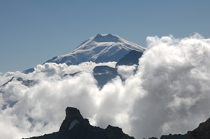 На Кавказе ищут украинского альпиниста: он сорвался с Эльбруса