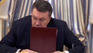 ЕС еще на год продлил санкции против Януковича и его компании