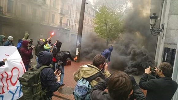 В Киеве центр Россотрудничества забросали дымовыми шашками